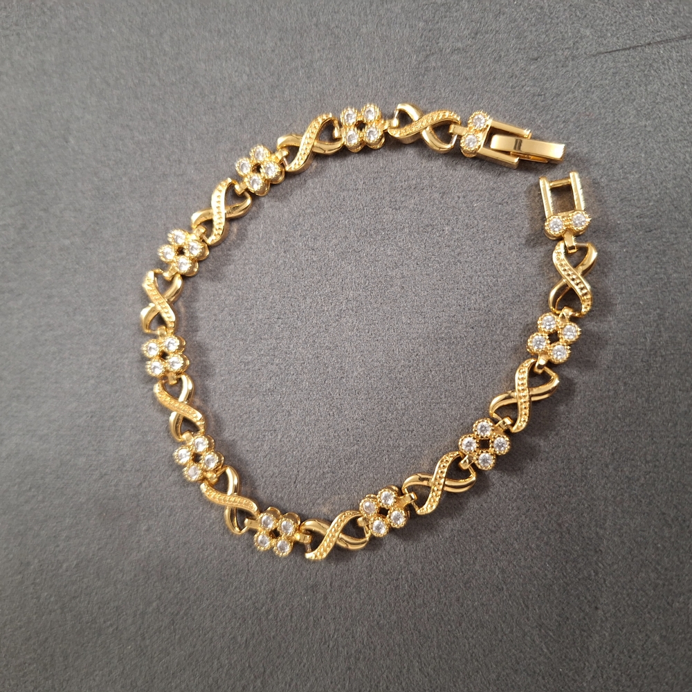 Elegant Gold Floral Bracelet